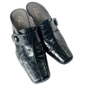 A2 by Aerosoles “Cintennial” Faux Croc print 3”Heeled Slides Black Size 7.5M